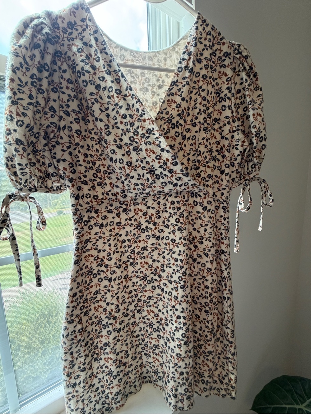 Kourt by Few Moda Floral Tie-Sleeve Mini Dress